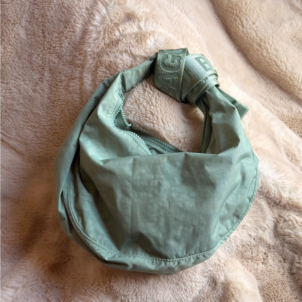 BAGGU Medium Crescent Bag in Seafoam | UO Exclusive